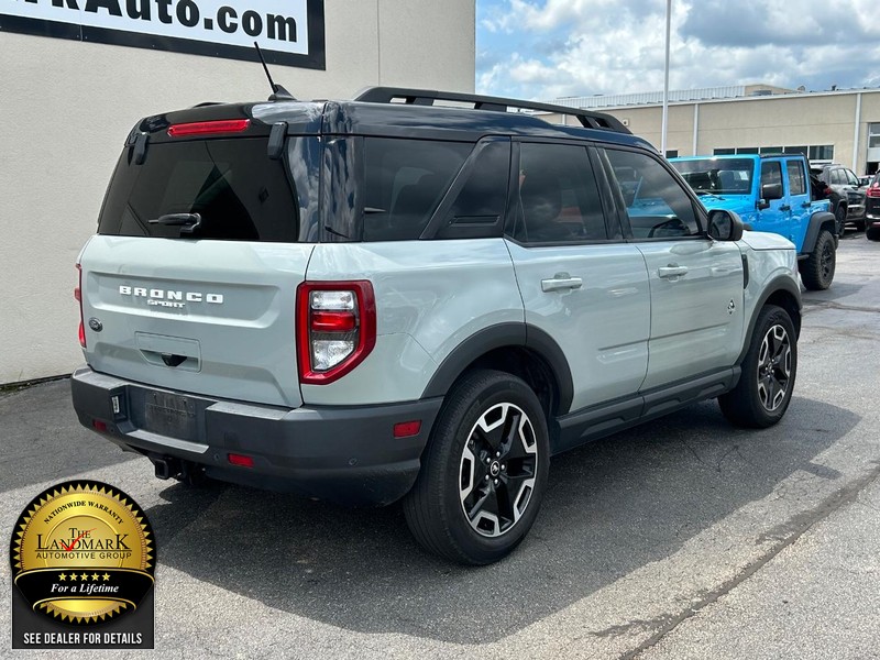 Ford Bronco Sport Vehicle Full-screen Gallery Image 3