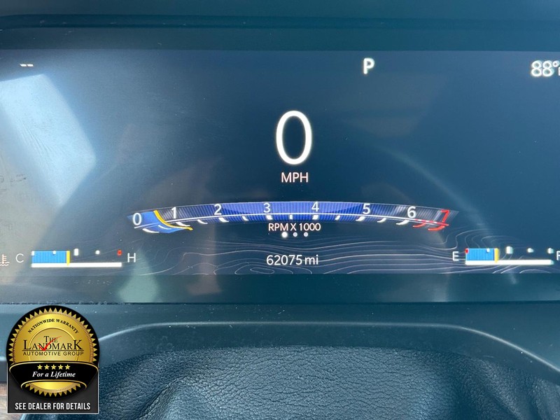 Jeep Grand Cherokee L Vehicle Full-screen Gallery Image 12