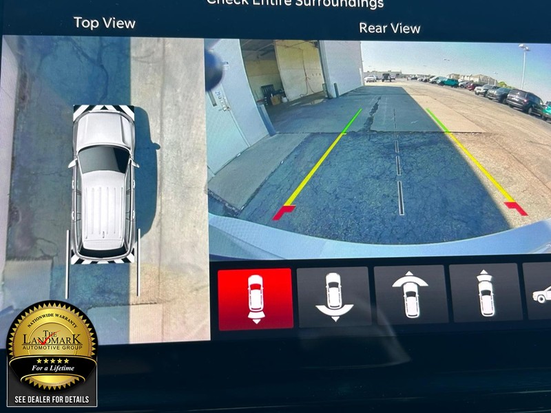 Jeep Grand Cherokee L Vehicle Full-screen Gallery Image 13