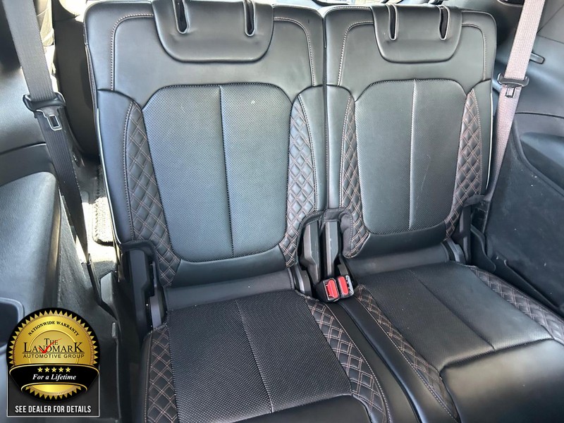 Jeep Grand Cherokee L Vehicle Full-screen Gallery Image 19