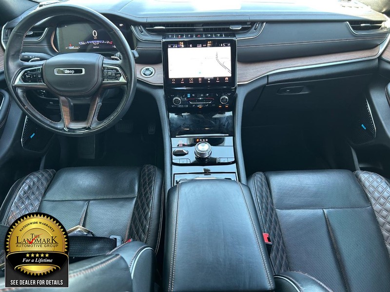 Jeep Grand Cherokee L Vehicle Full-screen Gallery Image 20