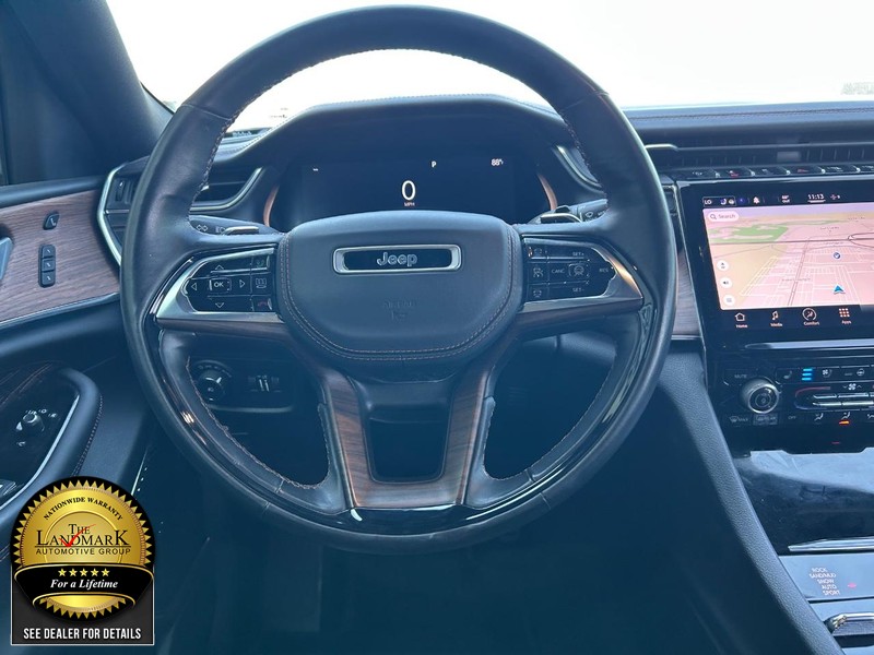 Jeep Grand Cherokee L Vehicle Full-screen Gallery Image 21