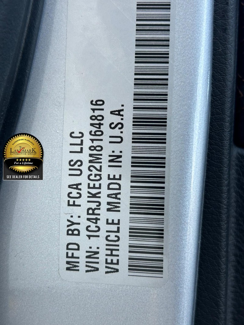 Jeep Grand Cherokee L Vehicle Full-screen Gallery Image 25