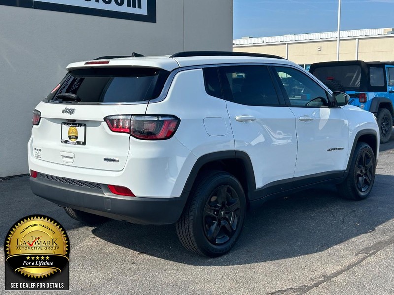 Jeep Compass Vehicle Full-screen Gallery Image 3