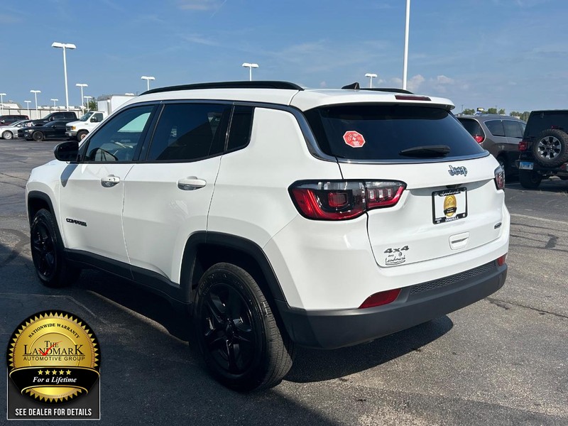 Jeep Compass Vehicle Full-screen Gallery Image 6