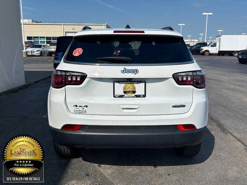 Jeep Compass Vehicle Full-screen Gallery Image 7