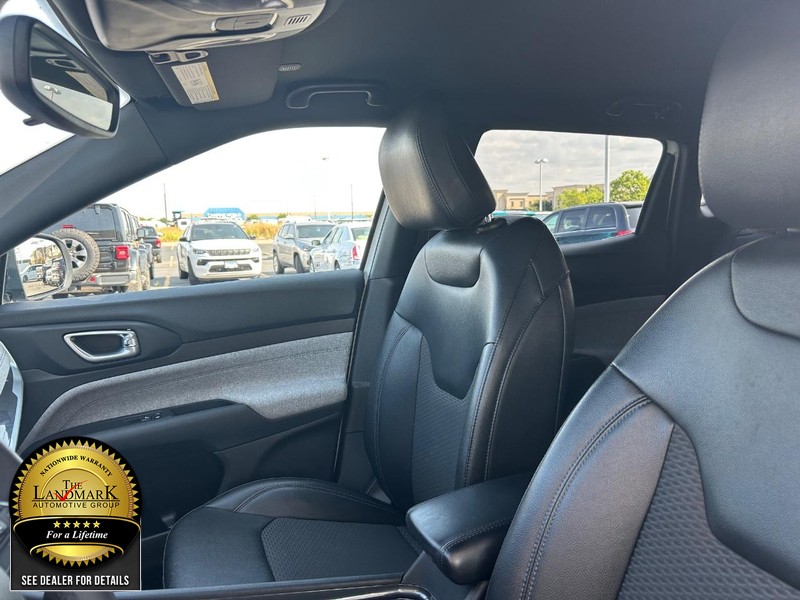 Jeep Compass Vehicle Full-screen Gallery Image 9