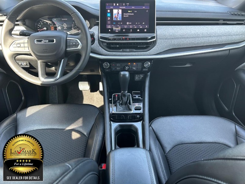 Jeep Compass Vehicle Full-screen Gallery Image 15