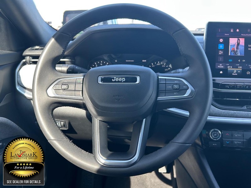 Jeep Compass Vehicle Full-screen Gallery Image 16