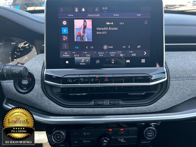 Jeep Compass Vehicle Full-screen Gallery Image 17