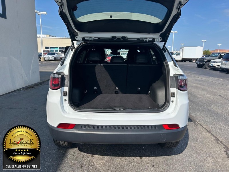 Jeep Compass Vehicle Full-screen Gallery Image 18