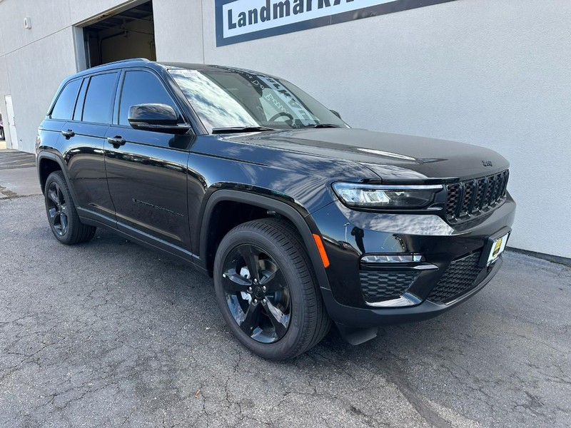 Jeep Grand Cherokee Vehicle Full-screen Gallery Image 2