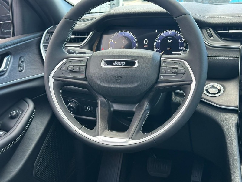 Jeep Grand Cherokee Vehicle Full-screen Gallery Image 7