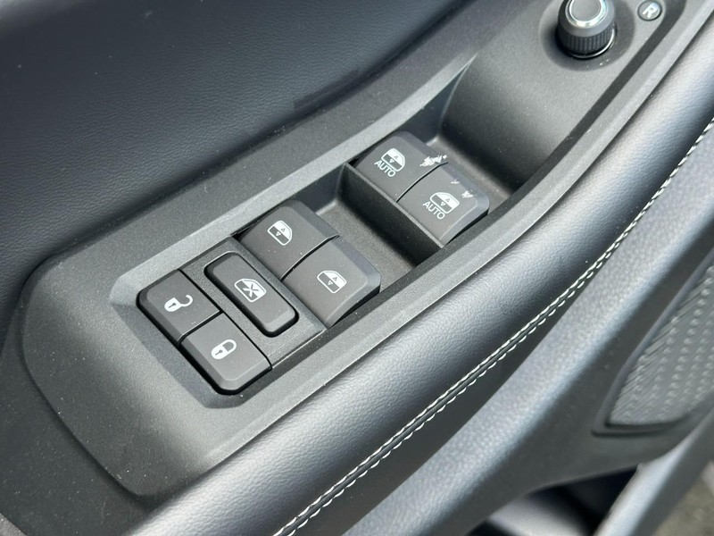 Jeep Grand Cherokee Vehicle Full-screen Gallery Image 10