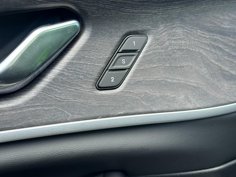 Jeep Grand Cherokee Vehicle Full-screen Gallery Image 11