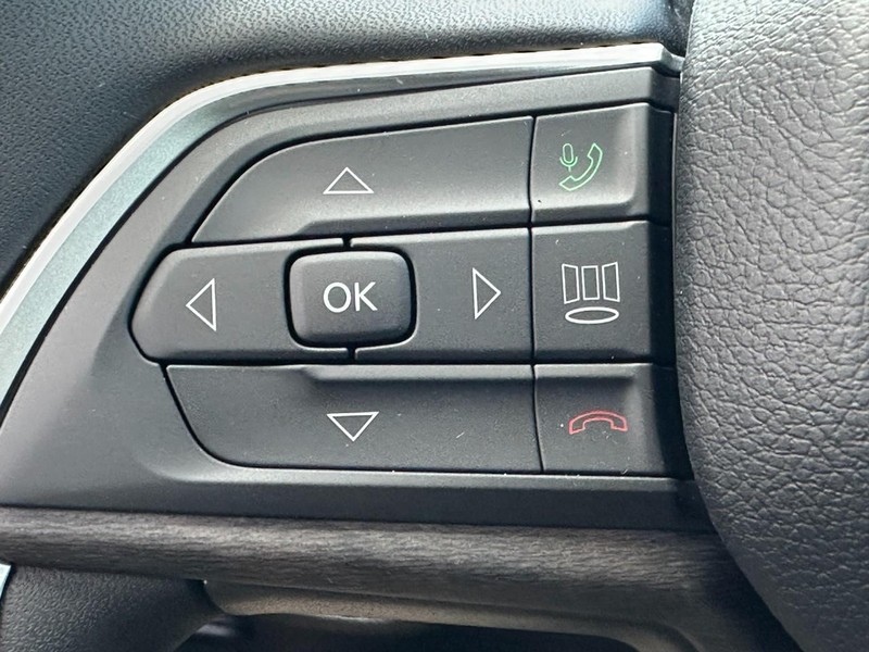 Jeep Grand Cherokee Vehicle Full-screen Gallery Image 13