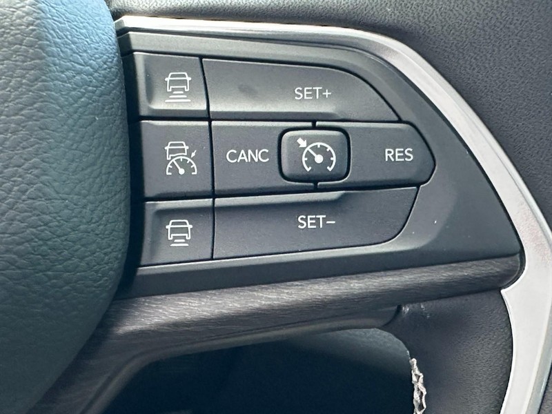 Jeep Grand Cherokee Vehicle Full-screen Gallery Image 14