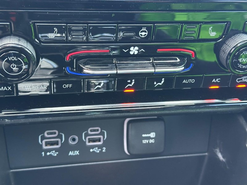 Jeep Grand Cherokee Vehicle Full-screen Gallery Image 16