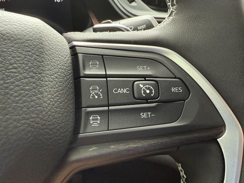 Jeep Grand Cherokee Vehicle Full-screen Gallery Image 7