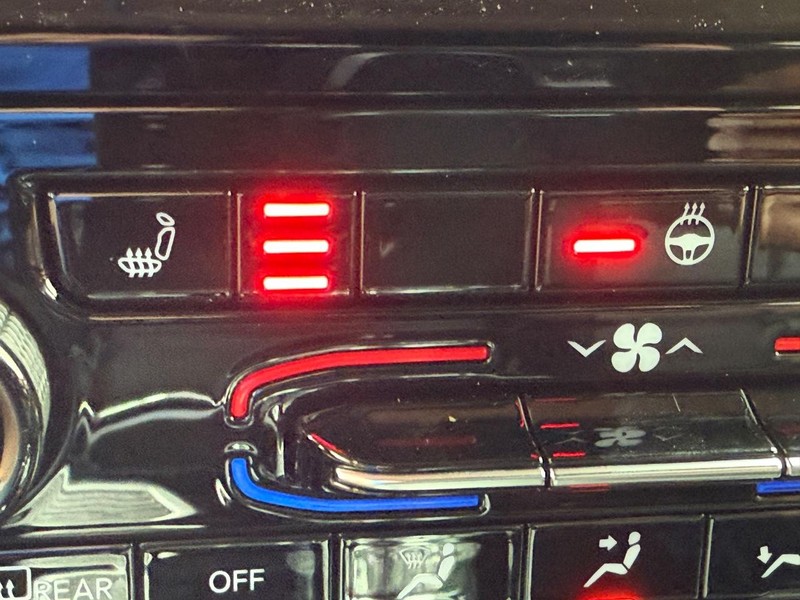 Jeep Grand Cherokee Vehicle Full-screen Gallery Image 9