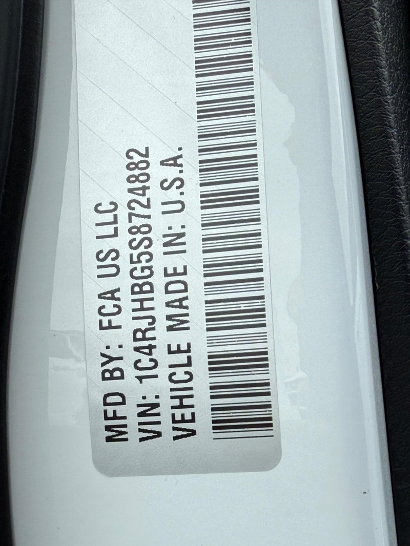 Jeep Grand Cherokee Vehicle Full-screen Gallery Image 18