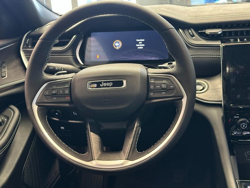 Jeep Grand Cherokee Vehicle Full-screen Gallery Image 7