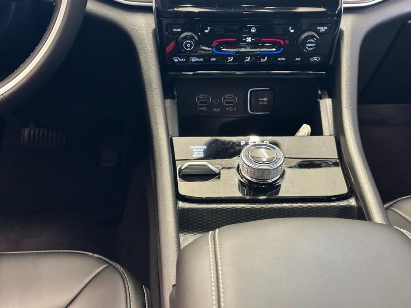 Jeep Grand Cherokee Vehicle Full-screen Gallery Image 8