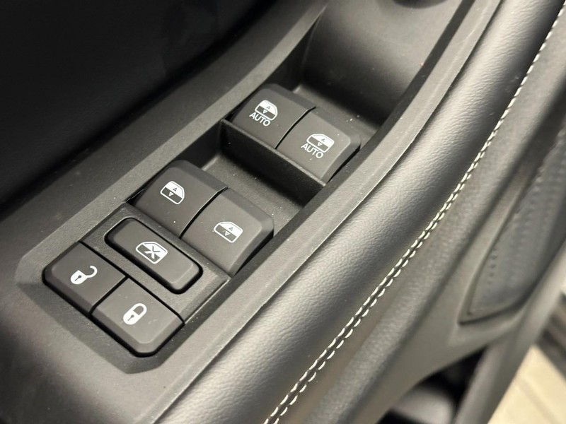 Jeep Grand Cherokee Vehicle Full-screen Gallery Image 9