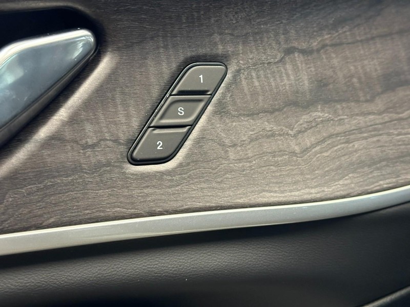 Jeep Grand Cherokee Vehicle Full-screen Gallery Image 10