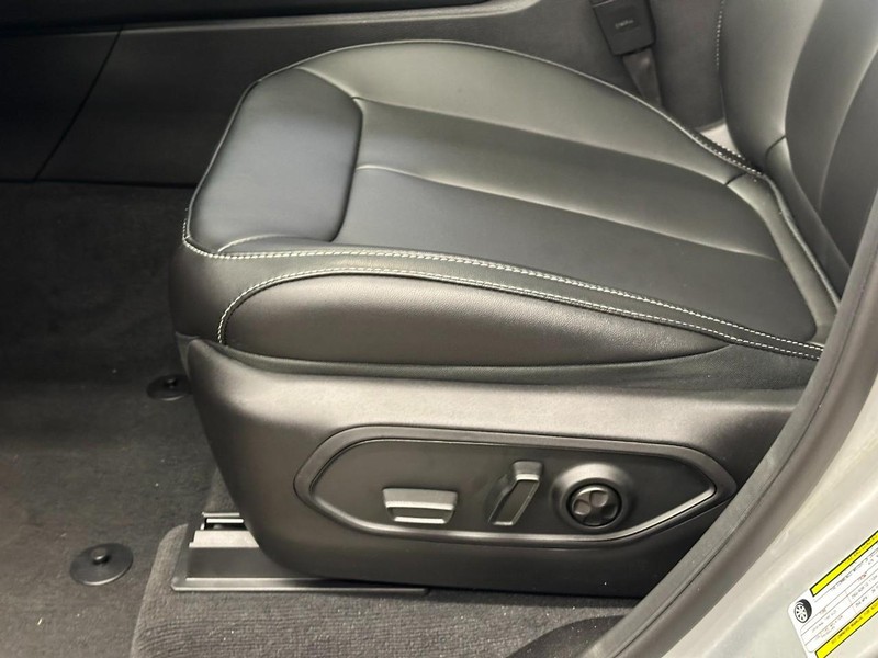 Jeep Grand Cherokee Vehicle Full-screen Gallery Image 11