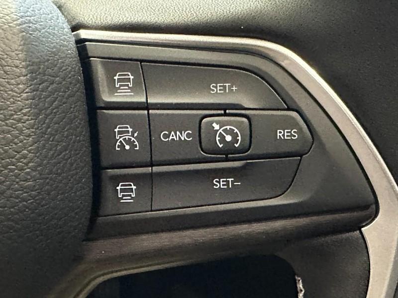 Jeep Grand Cherokee Vehicle Full-screen Gallery Image 13