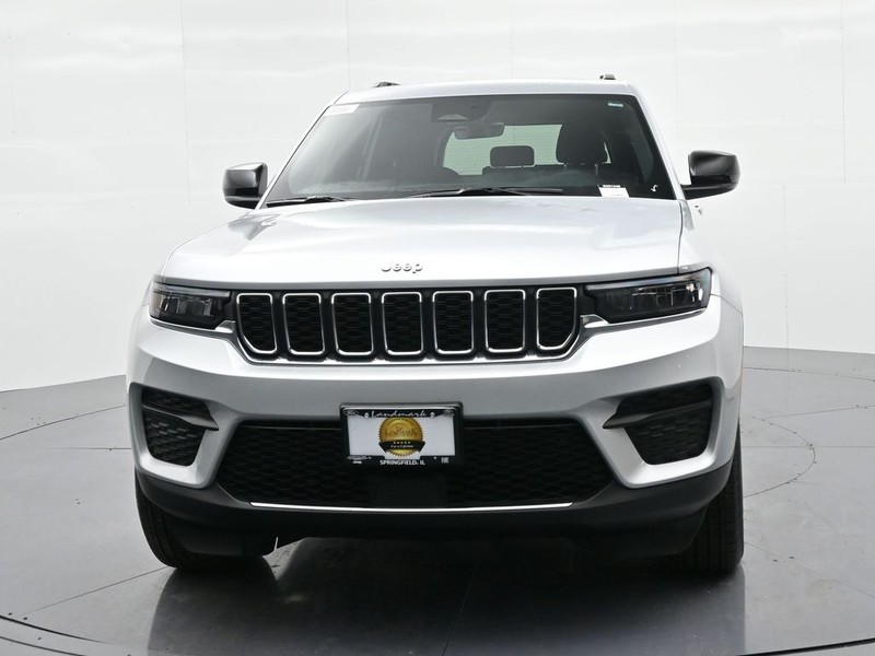 Jeep Grand Cherokee Vehicle Full-screen Gallery Image 2