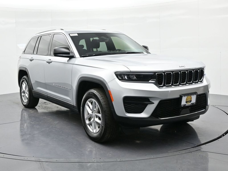 Jeep Grand Cherokee Vehicle Full-screen Gallery Image 3