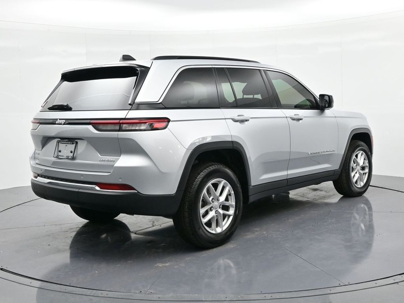 Jeep Grand Cherokee Vehicle Full-screen Gallery Image 5