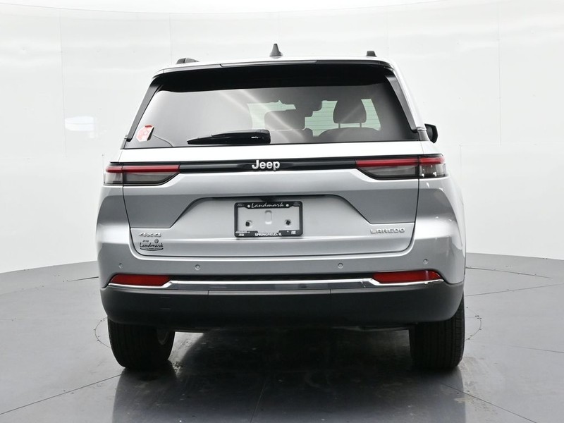 Jeep Grand Cherokee Vehicle Full-screen Gallery Image 6