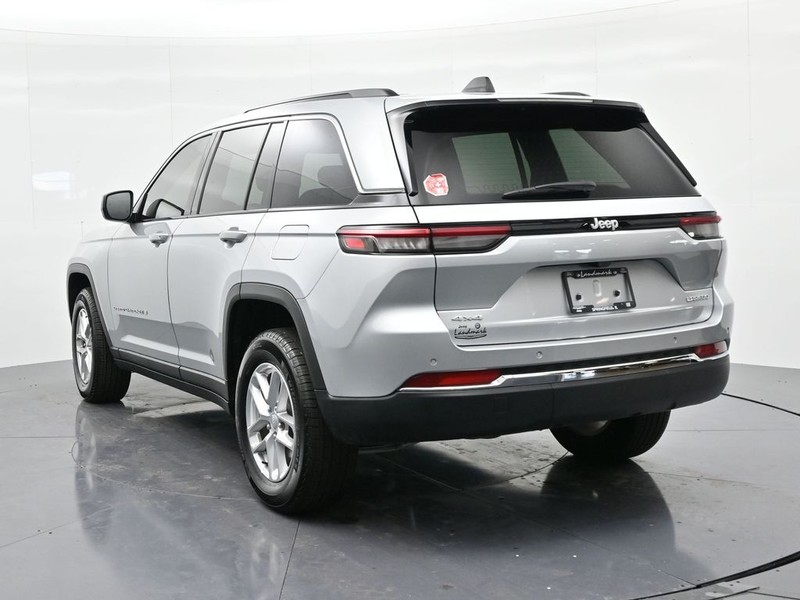 Jeep Grand Cherokee Vehicle Full-screen Gallery Image 7
