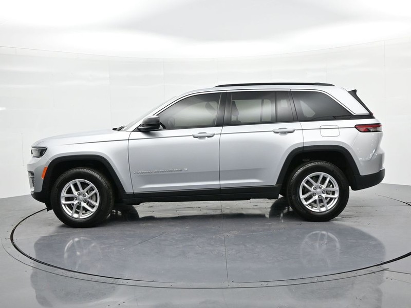 Jeep Grand Cherokee Vehicle Full-screen Gallery Image 8