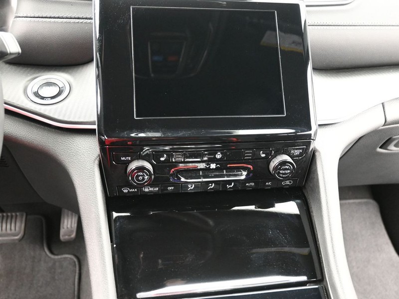 Jeep Grand Cherokee Vehicle Full-screen Gallery Image 10