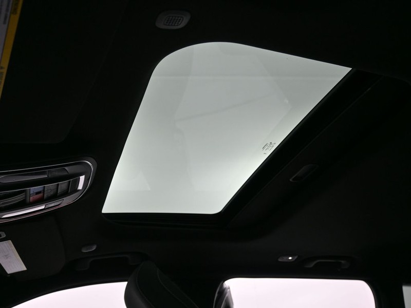 Jeep Grand Cherokee Vehicle Full-screen Gallery Image 12