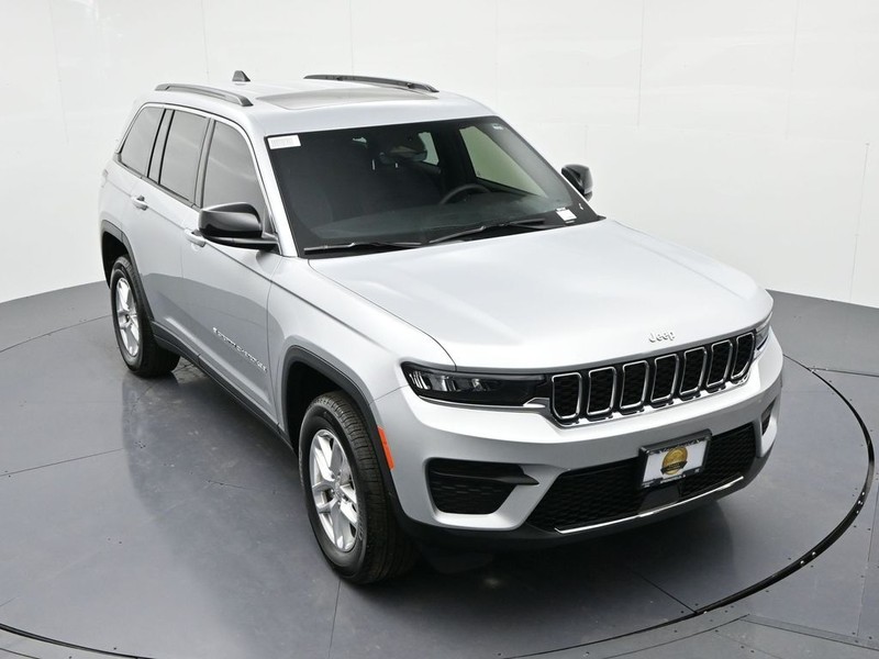 Jeep Grand Cherokee Vehicle Full-screen Gallery Image 13