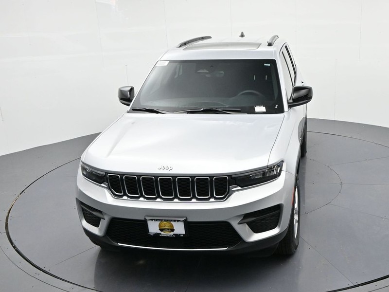 Jeep Grand Cherokee Vehicle Full-screen Gallery Image 14