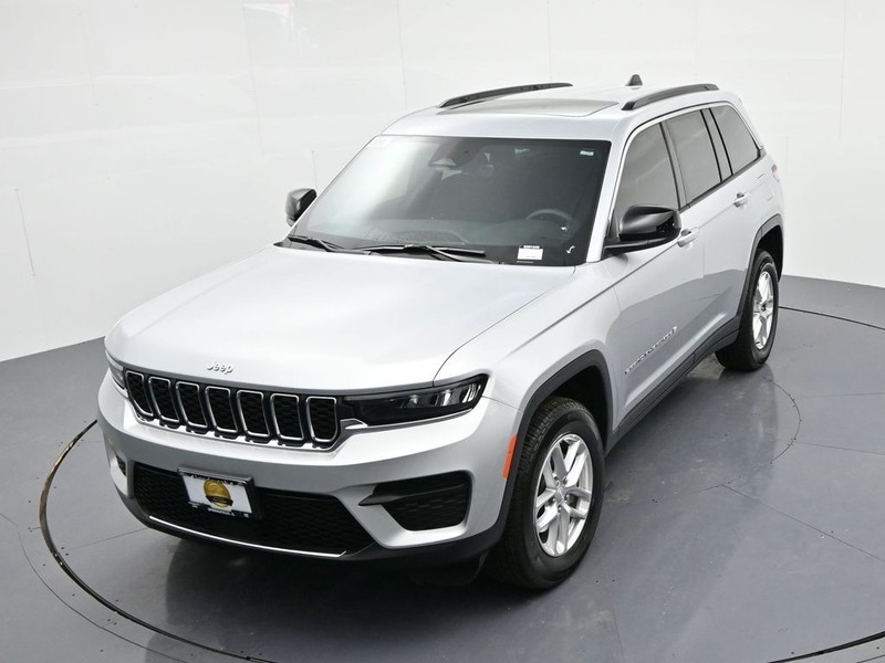 Jeep Grand Cherokee Vehicle Full-screen Gallery Image 15