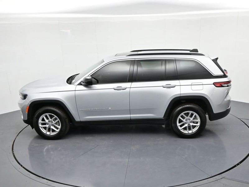 Jeep Grand Cherokee Vehicle Full-screen Gallery Image 16