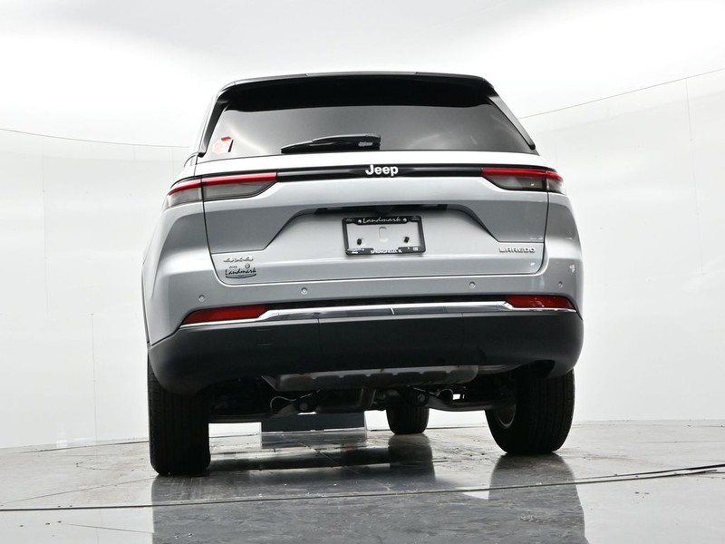 Jeep Grand Cherokee Vehicle Full-screen Gallery Image 18