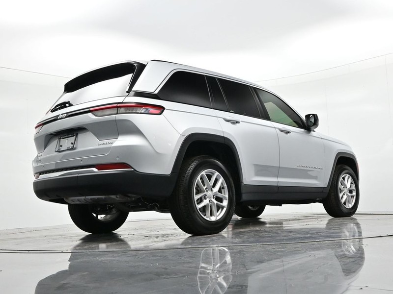 Jeep Grand Cherokee Vehicle Full-screen Gallery Image 19
