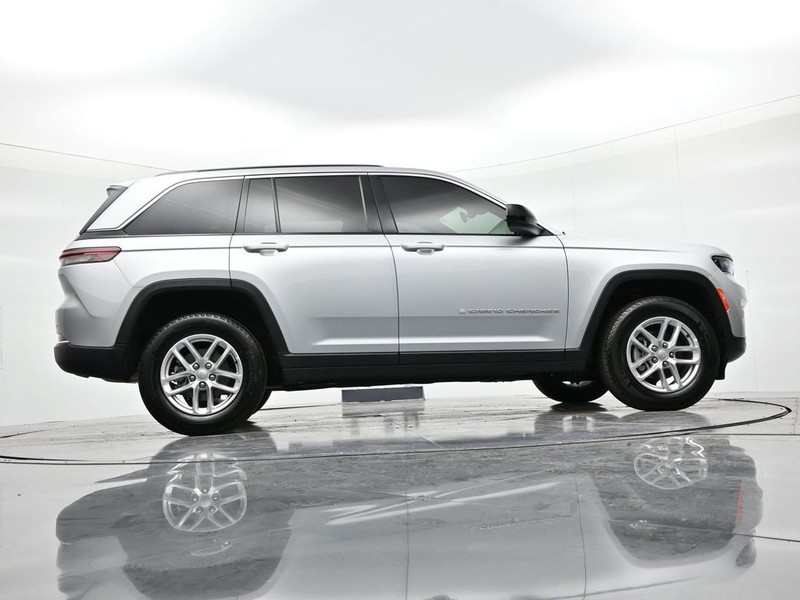 Jeep Grand Cherokee Vehicle Full-screen Gallery Image 20