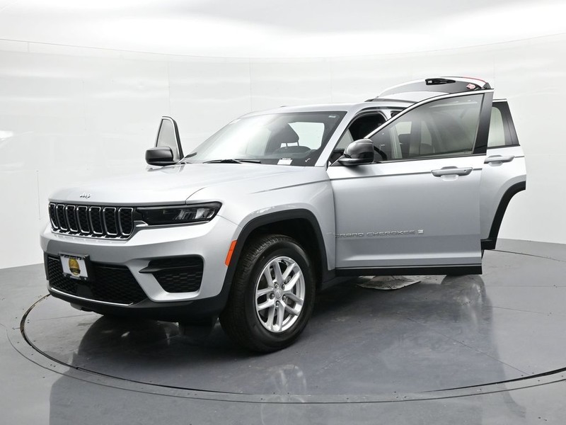 Jeep Grand Cherokee Vehicle Full-screen Gallery Image 23