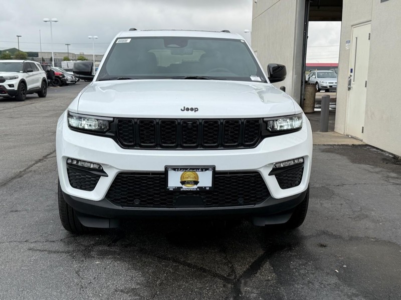 Jeep Grand Cherokee Vehicle Full-screen Gallery Image 3