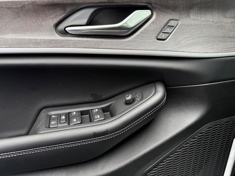 Jeep Grand Cherokee Vehicle Full-screen Gallery Image 4