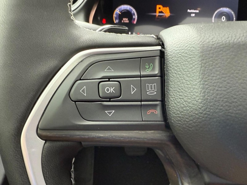 Jeep Grand Cherokee Vehicle Full-screen Gallery Image 6